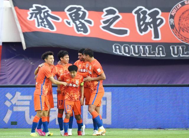 世界杯高清比赛观看地址-【中超综述】上海双雄两连平泰山领跑 京粤取连胜