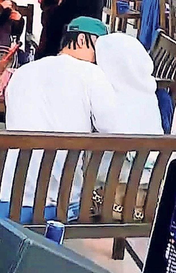 世界杯官方直播软件下载-真吃瓜?太阳报记者拍到阿里在酒吧亲吻瓜帅闺女