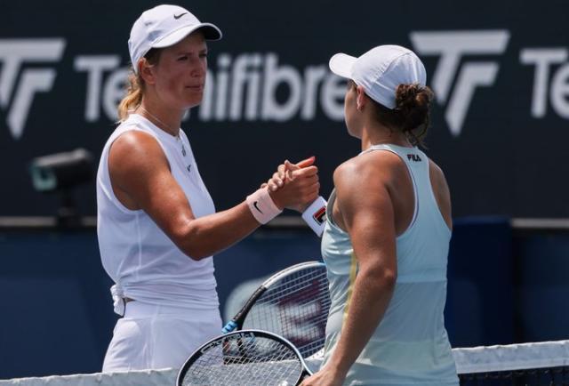 世界杯手机直播客户端安装-巴蒂“过山车大战”淘汰阿扎伦卡 重返迈阿密赛八强